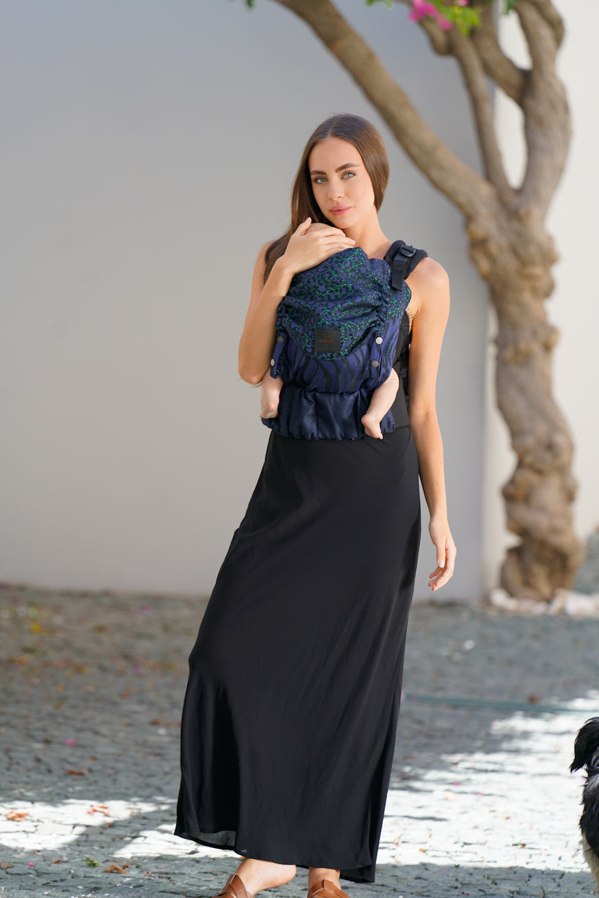 Перевернуть величественное материнство