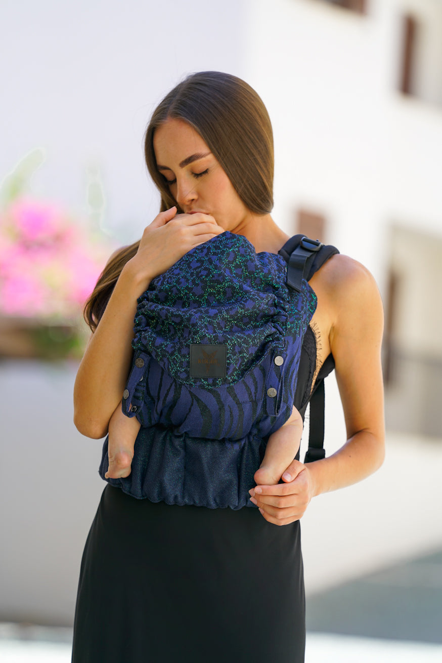 Перевернуть величественное материнство